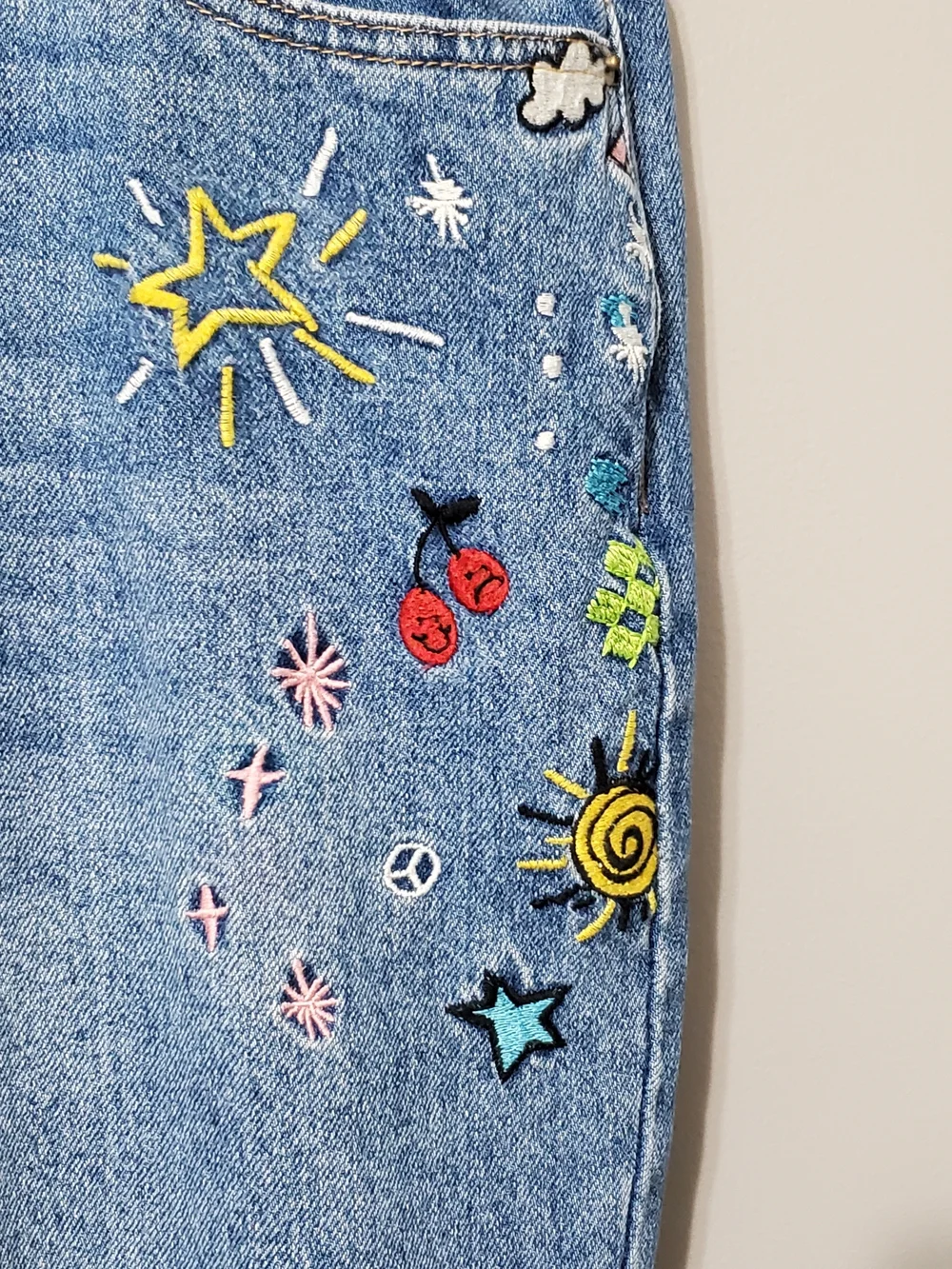 Forever 21 Premium Straight-Leg Jeans with Colorful Embroidery Women's Size 0x - Picture 8 of 10